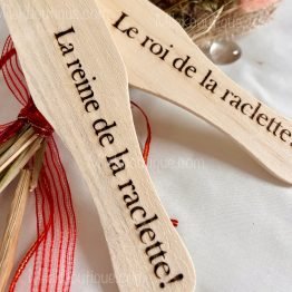 Spatules en bois gravées pour raclette "La reine de la raclette" lot de 2