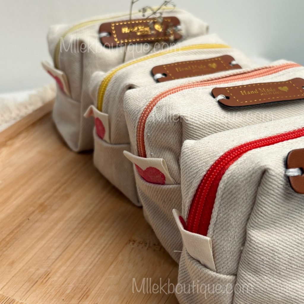 Porte-monnaie fait main en tissu coloré, parfait pour un cadeau personnalisé