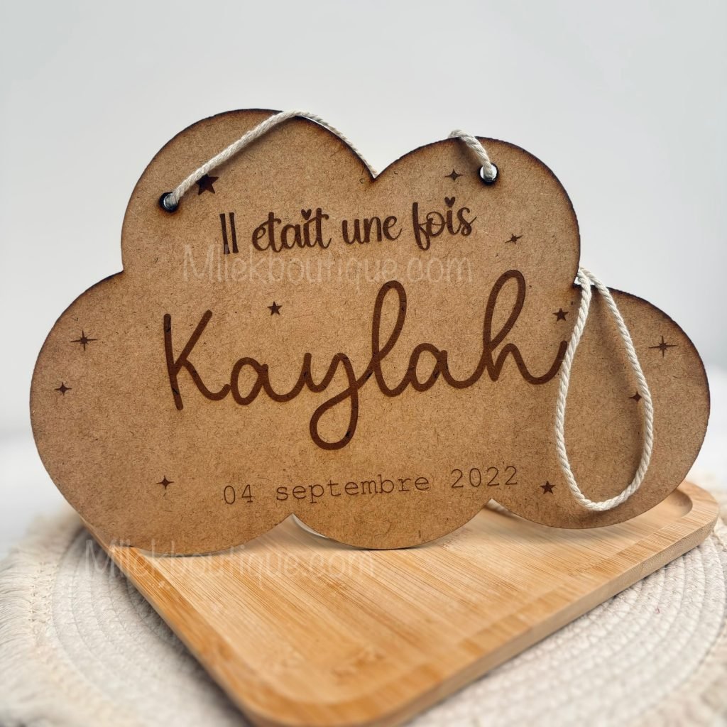 Plaque naissance personnalisée nuage en bois MDF gravée au laser avec prénom et date de naissance, idéale pour une chambre d’enfant