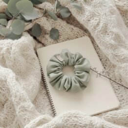 Chouchou vert sauge fait main